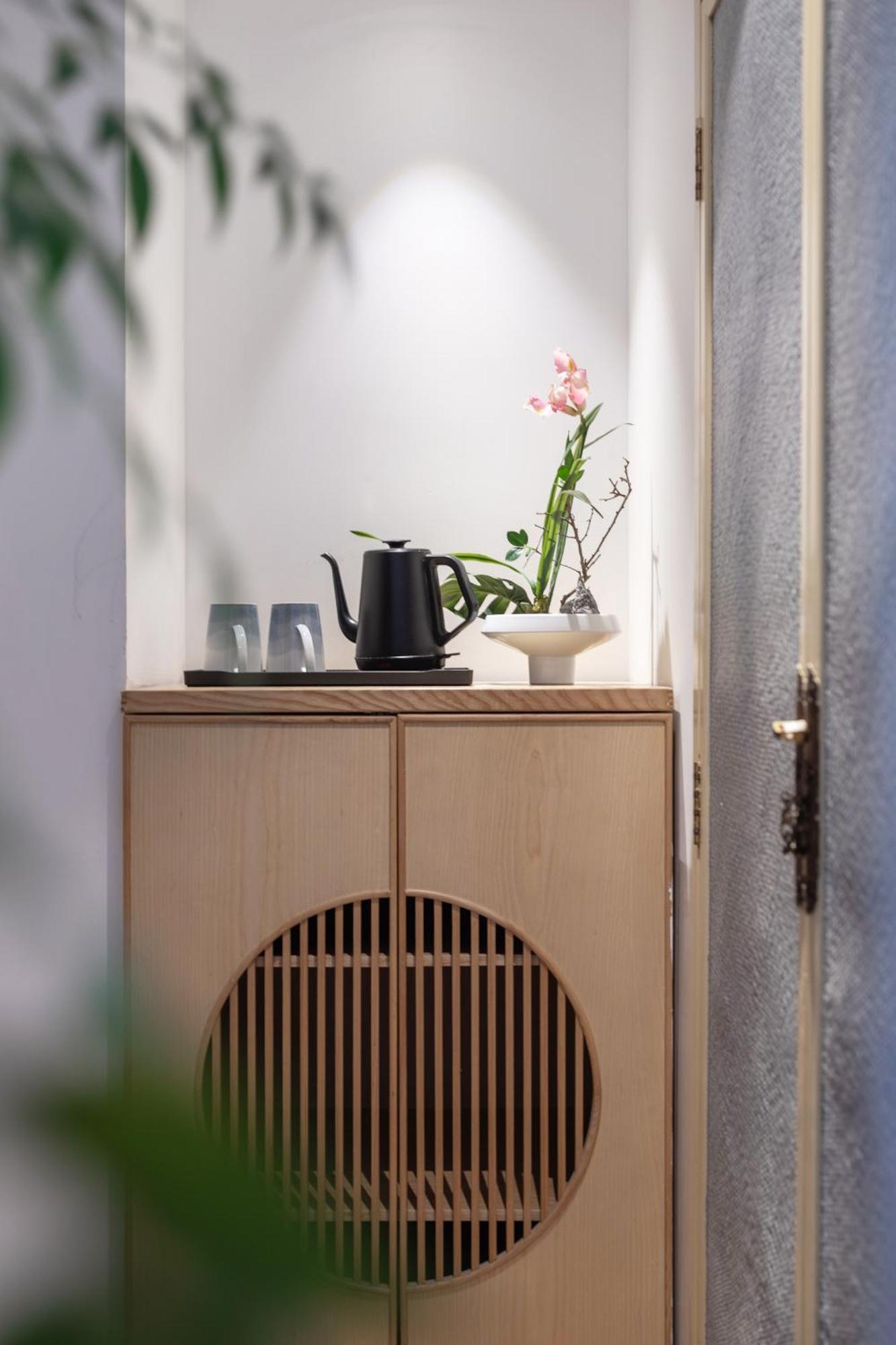 Beijing Tangfu Nanluoguxiang Wang Fu Jing Forbidden City Snack Street Hotel,1 Stop Walking To Airport Express,3 Stop To Tiananmen&Free Laundry Dry Service &Professional Free Tour Ticket Service With English Speaking Staff Exterior photo